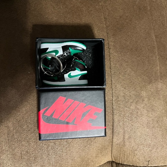 Mini Air Jordan 3D shoe keychain (pair) - Picture 2 of 2